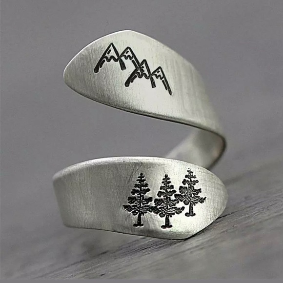 Jewelry - NWT Mountains and Trees Adjustable Ring